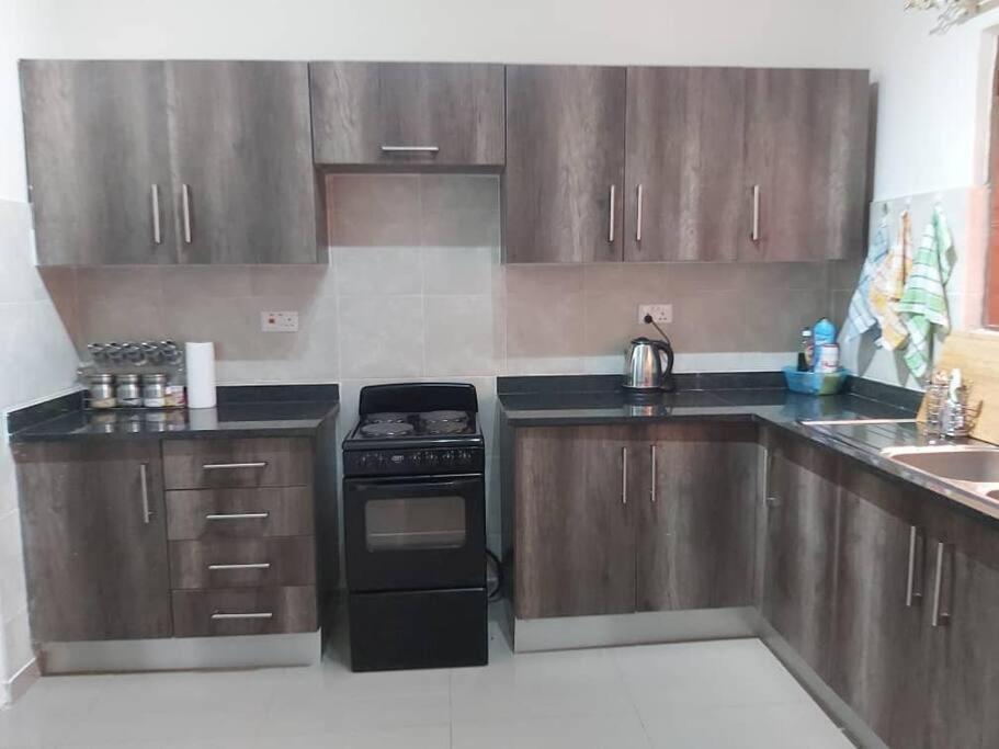 Spacious Zamtel Flat ลุซากา ภายนอก รูปภาพ