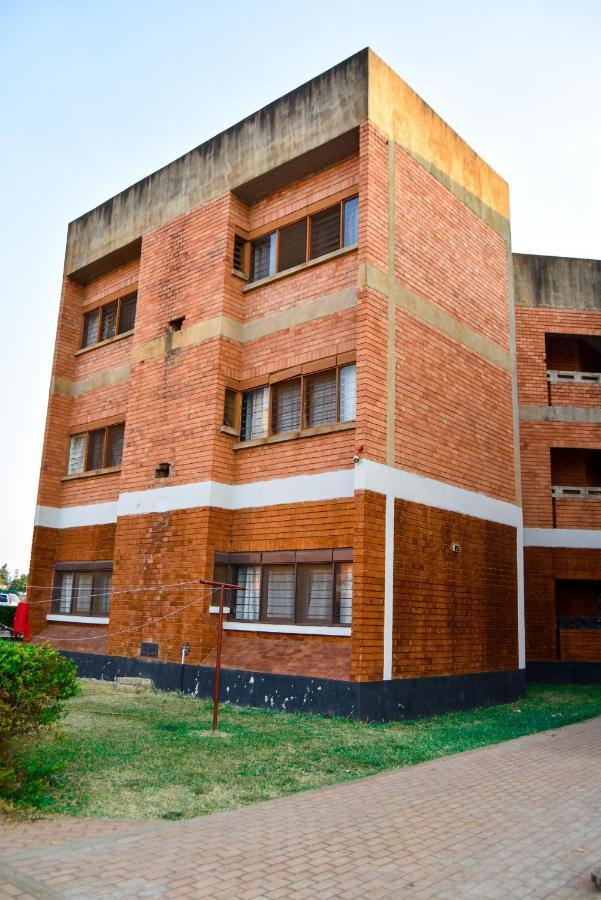 Spacious Zamtel Flat ลุซากา ภายนอก รูปภาพ